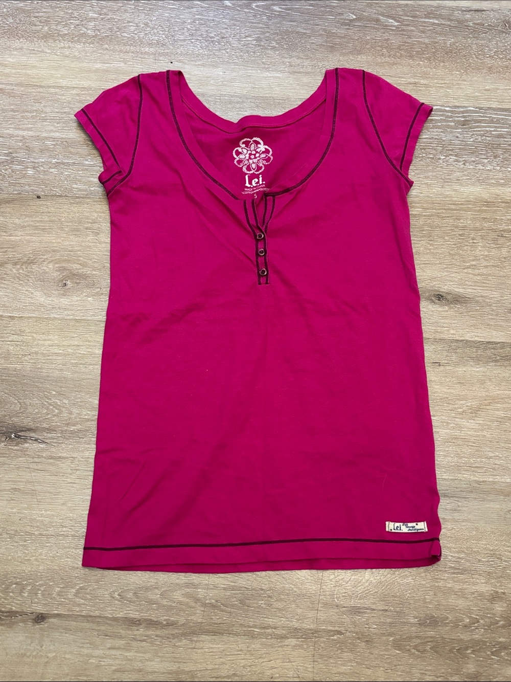 lei Magenta Short Sleeve Henley Tee with Contrast Stitching